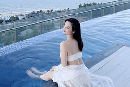 NSƯT Kiều Anh hiếm hoi diện bikini, khoe sắc vóc ở tuổi 43