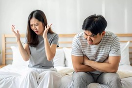 Bạn của chồng đòi nợ, vợ điếng người khi phát hiện sự thật 