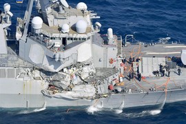 Vì sao tàu khu trục USS Fitzgerald bị tông nát bét?