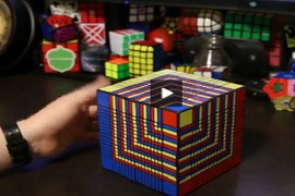 Thán phục màn xoay Rubik lớn và khó nhất thế giới