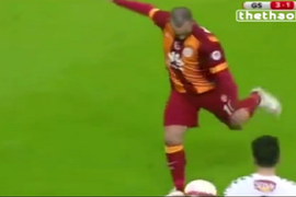 Cận cảnh cú đúp siêu phẩm tuyệt hảo của Wesley Sneijder 