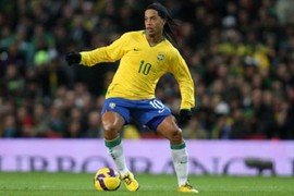 Kỹ thuật siêu đẳng của Ronaldinho “vẩu” thời trai trẻ