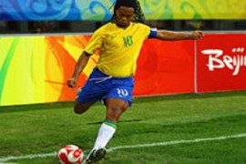 Ronaldinho, Henry và những pha ghi bàn khó tin từ chấm phạt góc