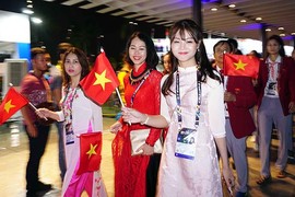 Khai mạc SEA Games 29: Trai xinh gái đẹp đoàn Việt Nam tỏa sáng