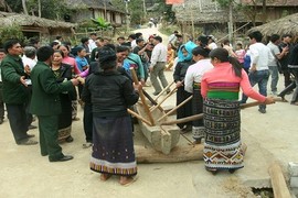 Ngôi làng kỳ lạ cho phép trai gái ngủ chung nhưng cấm làm “chuyện vợ chồng”