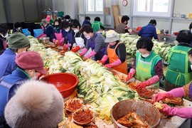 Chuyện lạ có thật: Người dân Hàn Quốc chật vật vì khủng hoảng... kimchi