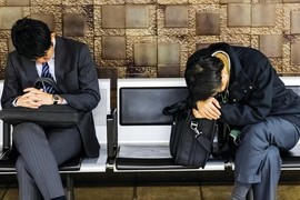 Cuộc sống khắc nghiệt của "karoshi", những người làm việc đến chết ở Nhật