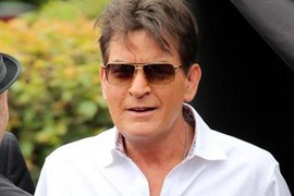 Charlie Sheen dự định viết hồi ký về những ngày nhiễm HIV