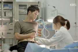 Song Hye Kyo hạ gục Song Joong Ki ngay từ phút đầu tiên