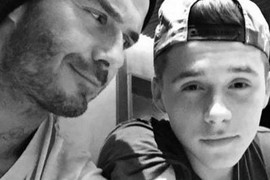 Cậu cả Brooklyn Beckham bảnh bao bất ngờ đến mừng sinh nhật bố