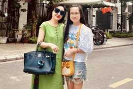 BTV Hoài Anh khoe con gái lớn bổng, chân dài thẳng tắp