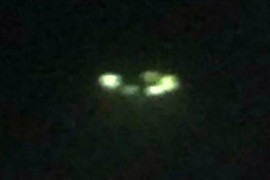 Nhân chứng kể chuyện UFO hình đĩa năm khối sáng bí ẩn