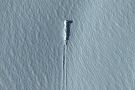 Xôn xao ảnh nghi xác UFO bị đánh rơi từ Google Earth 