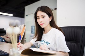 Nữ YouTuber nổi tiếng ngang Lý Tử Thất, kiếm 181 tỷ/năm khiến ai cũng choáng