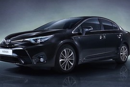 Xe gia đình Avensis của Toyota sở hữu “trái tim” từ BMW