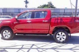 Chưa ra mắt Toyota Hilux mới bất ngờ bị lộ diện hoàn toàn