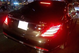 Mercedes-Maybach S600 bất ngờ lăn bánh trên phố Việt