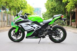 Kawasaki Ninja 300 phiên bản kỷ niệm giá 196 triệu tại Hà Nội