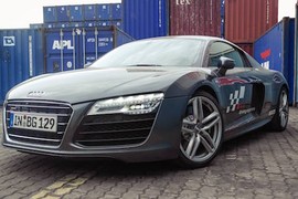 Dàn siêu xe Audi R8 “rầm rộ, đổ bộ” vào Việt Nam