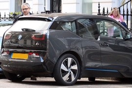 Mr.Bean Rowan Atkinson tậu “xe xanh” BMW i3