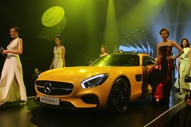 Toàn cảnh khai màn Mercedes-Benz Fashion Week 2015