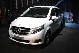 Ngắm xe VAN Mercedes V220 CDI giá 2,5 tỷ tại Hà Nội