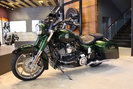 Cận cảnh “Siêu phẩm tiền tỷ” Harley Road King CVO tại VN