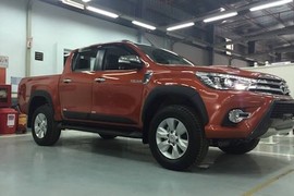 Chưa ra mắt, Toyota Hilux 2016 đã lộ hình “nóng” tại VN