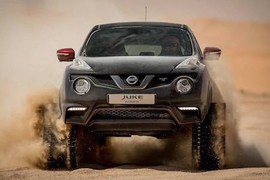 Ngắm Nissan Juke độ bánh xích chinh phục sa mạc Ả Rập