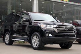 Toyota Land Cruiser 2016 cập bến Hà Nội giá 5,5 tỷ đồng