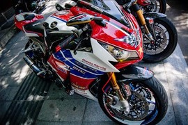 Dân chơi Việt lên "đồ chơi khủng” cho Honda CBR1000RR