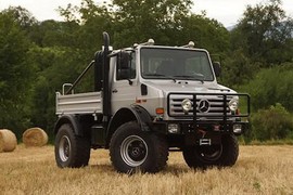 “Kẻ hủy diệt” bán xe tải khủng Mercedes Unimog giá 7,8 tỷ