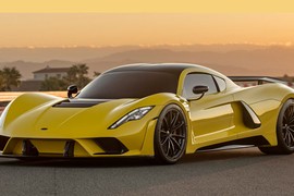 Hennessey Venom F5 sẵn sàng cho Bugatti Chiron "hít khói"