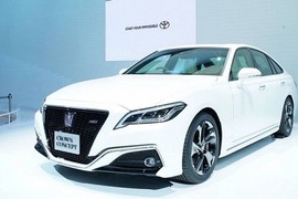 Toyota Crown 2018 bất ngờ xuất hiện đầy sang chảnh