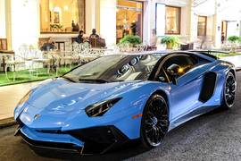 Siêu xe Lamborghini Aventador SV hơn 30 tỷ trên phố Sài Gòn