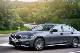 Ra mắt "xe xanh" BMW 330e Plug-in hybrid 2020 mới