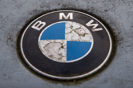 Logo xe BMW không phải cánh quạt như mọi người nghĩ