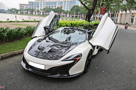 Siêu xe McLaren 650S Spider độ ống xả 300 triệu tại Sài Gòn