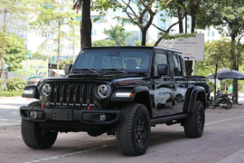 Cận cảnh bán tải Jeep Gladiator Rubicon gần 4 tỷ tại Việt Nam