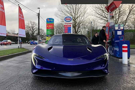 McLaren Speedtail 2,24 triệu USD đầu tiên đến tay khách hàng