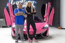 Siêu xe McLaren 570S Spider “toàn màu hồng” của Jeffree Star