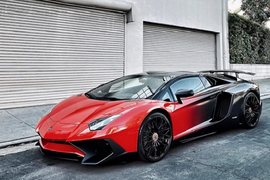 Chris Brown lại thay áo cho Lamborghini Aventador SV Roadster 