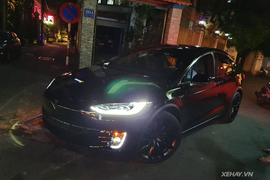 Đại gia Sài thành chi 11 tỷ tậu SUV điện Tesla Model X 