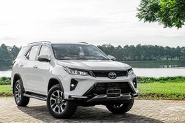 “Soi” Toyota Fortuner 2.4 Legender mới gần 1,2 tỷ về đại lý