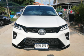 Xem dân Thái “chơi lớn”, độ đầu Toyota Fortuner Legender cho Hilux