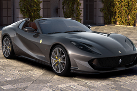 Siêu xe Ferrari 812 GTS và SF90 Stradale là xe của năm 2020