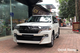 Toyota Land Cruiser VXS Executive Lounge gần 7 tỷ về Việt Nam