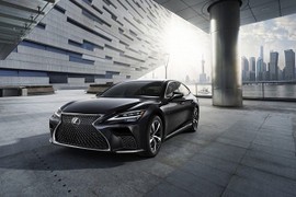 Lexus LS 500 2021 "chốt giá" từ 10 tỷ đồng tại Đông Nam Á