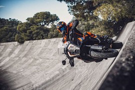 KTM 1290 Super Adventure S 2021, "xế phượt" đầy ông nghệ đỉnh cao