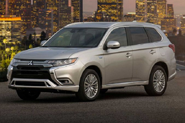 Mitsubishi Outlander PHEV 2021 từ 967 triệu đồng có gì “hot“?